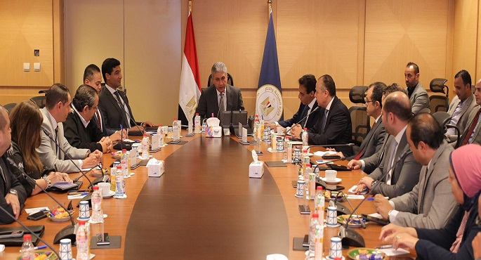 وزير السياحة يتابع آخر مستجدات المنظومة الجديدة للتأشيرة السياحية