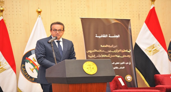 وزير الصحة يؤكد: لا تهاون فى حقوق الفرق الطبية