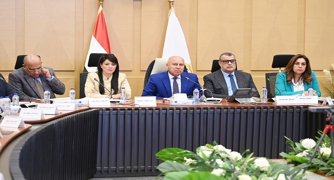وزير الصناعة والنقل يترأس الاجتماع الرابع والثلاثين للمجموعة الوزارية للتنمية الصناعية