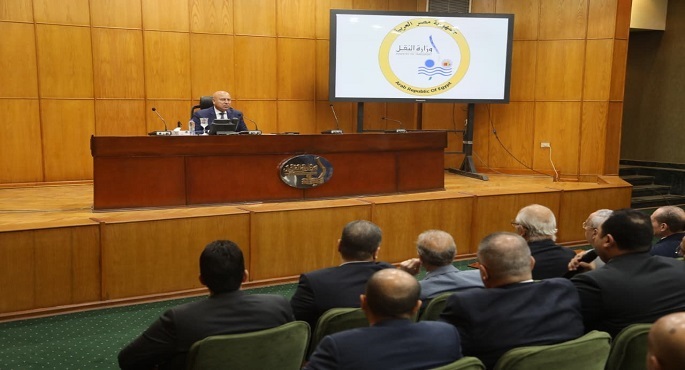 كامل الوزير يعقد اجتماعا موسعا مع ممثلى 23 شركة من مصنعى الأتوبيسات والمركبات ومكوناتها