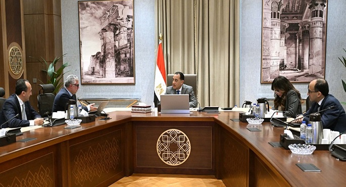 رئيس الوزراء يتابع جهود جذب الاستثمارات بالمنطقة الاقتصادية لقناة السويس