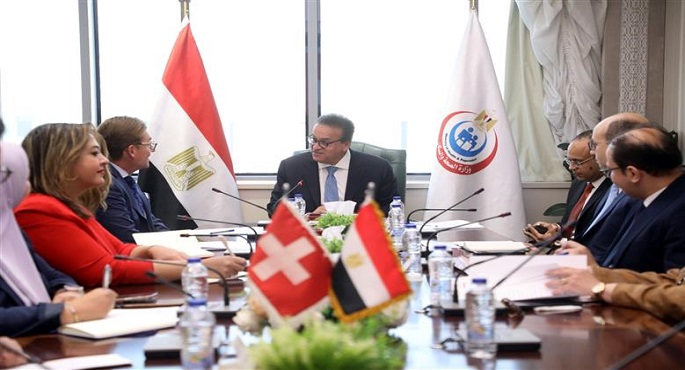 وزير الصحة يبحث مع السفير السويسرى تعزيز التعاون فى القطاع الصحى