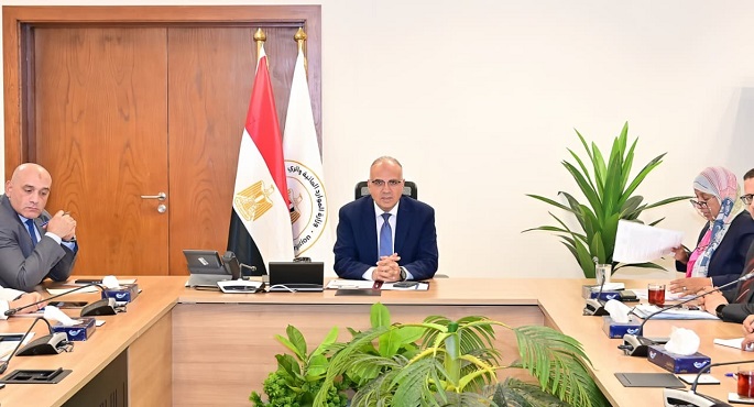 وزير الرى يؤكد أهمية تطبيق التحول الرقمى فى هيئة المساحة كأحد مستهدفات الجيل الثانى للمنظومة