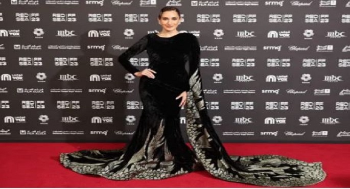 الأسود يطغى على إطلالات اليوم الخامس من مهرجان البحر الأحمر السينمائي2025