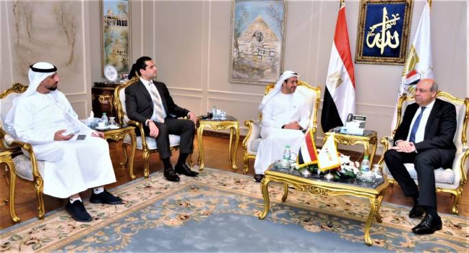 وزير الطيران المدنى يبحث مع رئيس مجموعة أبو ظبى للطيران تدعيم التعاون المصرى-الإماراتى