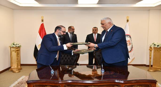 وزير الإنتاج الحربى يشهد مراسم توقيع عقود للتعاون المشترك فى المجال العسكرى