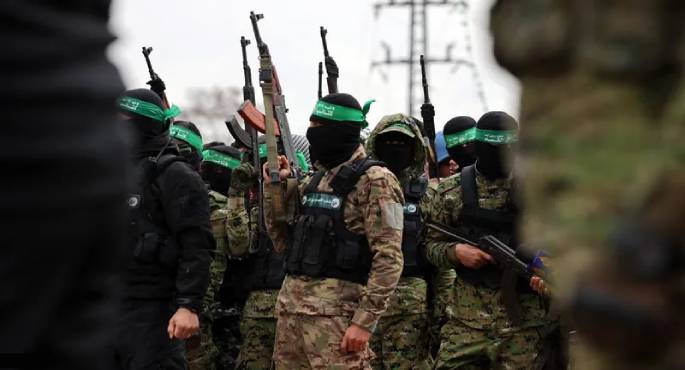 أكسيوس عن مسؤولين أمريكيين: حماس ستتراجع عن حكم غزة وستبدأ عملية نزع سلاحها