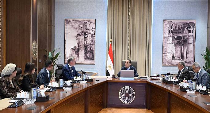 رئيس الوزراء يتابع جهود جذب المزيد من الاستثمارات للمنطقة الاقتصادية للمثلث الذهبى