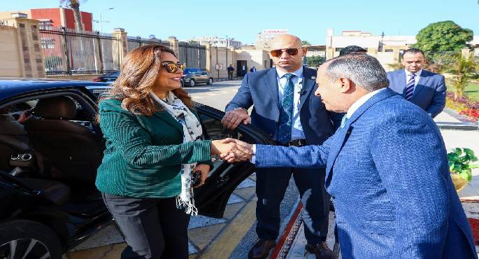 وزيرة التنمية المحلية تتفقد المرحلة الأولى من كورنيش بورسعيد السياحى