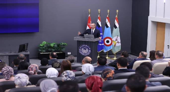 وزير الاتصالات يلتقى بملحقى الدفاع المرشحين للعمل بالسفارات المصرية بالخارج