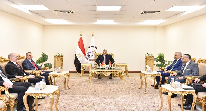 وزير الدولة للإنتاج الحربى يبحث مع نائب رئيس هيئة الصناعات الدفاعية التركية أوجه التعاون المشترك