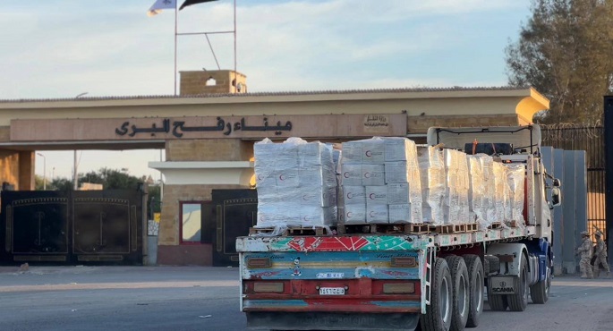 قافلة “زاد العزة” الـ 126 تدخل إلى الفلسطينيين فى قطاع غزة عبر معبر رفح
