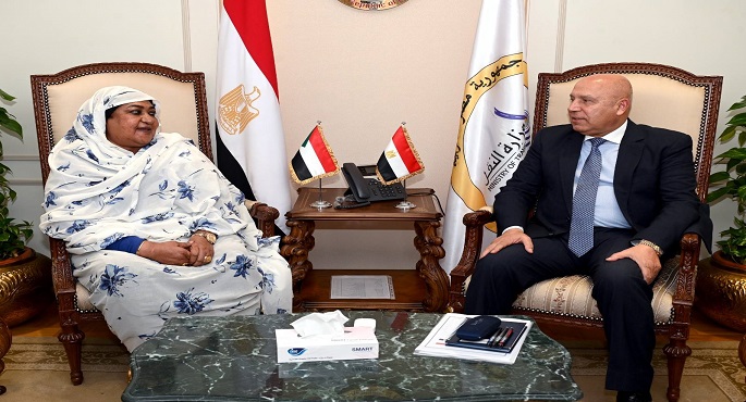 كامل الوزير يبحث مع وزيرة الصناعة والتجارة السودانية سبل تعزيز التعاون