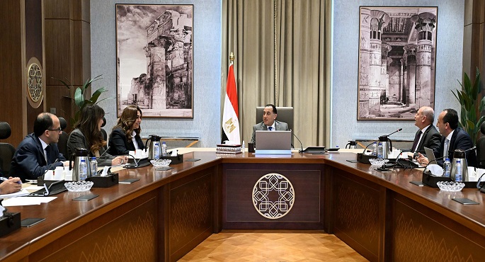 رئيس الوزراء يستعرض مقترحات تطوير المنطقة المحيطة بالقلعة ومنطقة الزبالين بالقاهرة