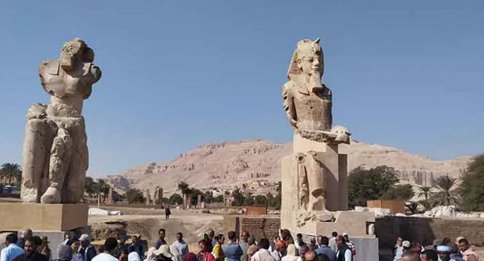 احتفالية كبرى خلال نصب تماثيل أمنحتب الثالث بمحافظة الأقصر