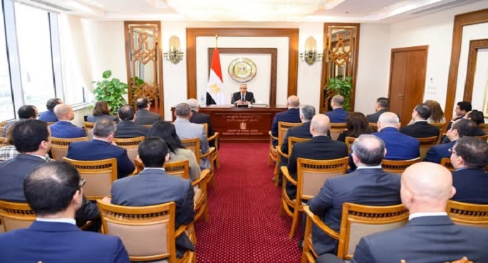 بالصور.. وزير الخارجية يجتمع مع قيادات الوزارة من الدرجات الوسطى لمتابعة سير العمل