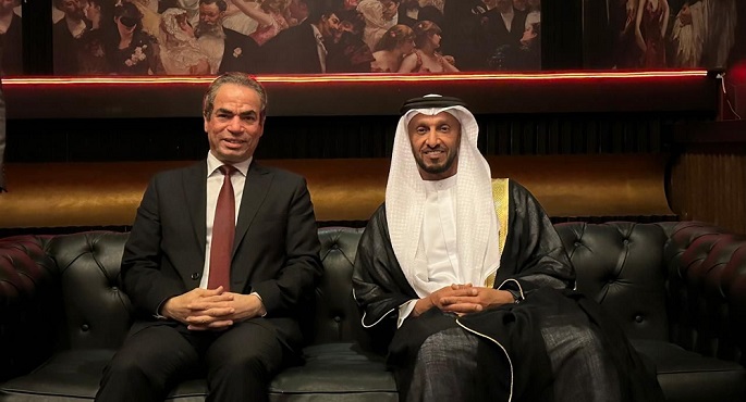 المسلمانى ورئيس الهيئة الوطنية للإعلام بالإمارات يشهدان مسرحية أم كلثوم