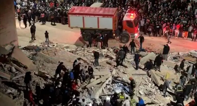 مصرع 19 شخصا جراء انهيار منزلين بمدينة فاس شمالي المغرب