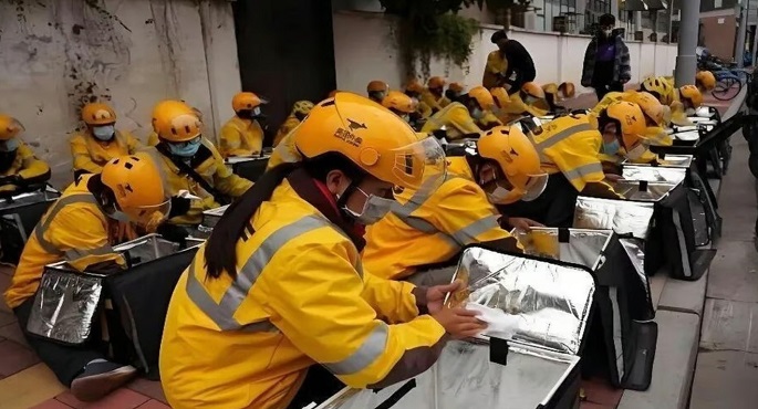 قناة صينية تحذف فيلما عن توصيل الطعام بعد موجة انتقادات