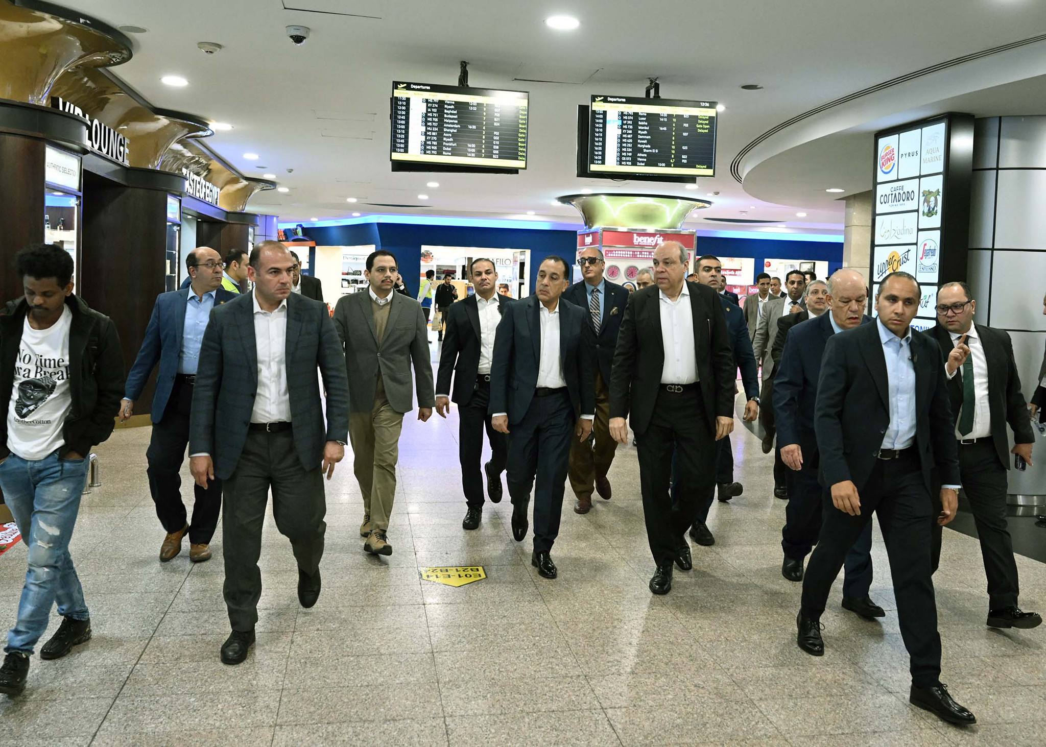 مدبولى : تعليمات من الرئيس السيسى باتباع منظومة تشغيل متطورة بالمطارات