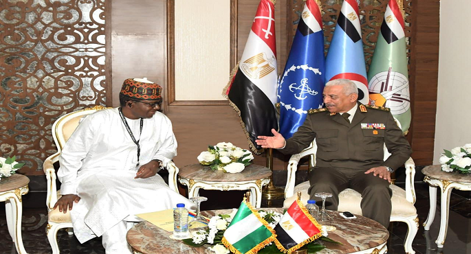 بالصور.. وزير الدفاع ورئيس الأركان يعقدان لقاءات ثنائية مع قادة الوفود العسكرية على هامش إيديكس 2025