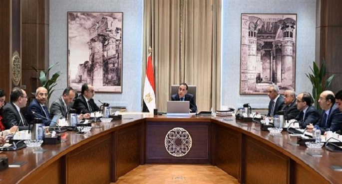 رئيس الوزراء يتابع الموقف التنفيذى لمشروعات تطوير قطاع الغزل والنسيج