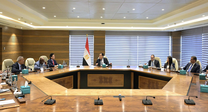مدبولى يلتقى المدير العام لمنظمة”الفاو”.. ويؤكد على جهود الدولة لتحقيق الأمن الغذائى ضمن الرؤية التنموية “مصر ۲۰۳۰”