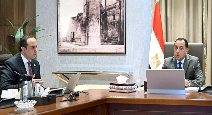 رئيس الوزراء يُتابع مع رئيس هيئة الرعاية الصحية استعدادات المرحلة الثانية للتأمين الصحى الشامل