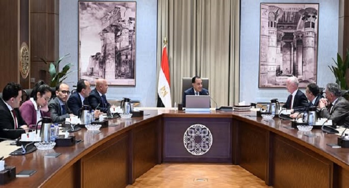 بالصور.. رئيس الوزراء يستعرض مع رئيس مجموعة “فيكا” الفرنسية خطط التوسع فى قطاع الأسمنت بالسوق المصرية