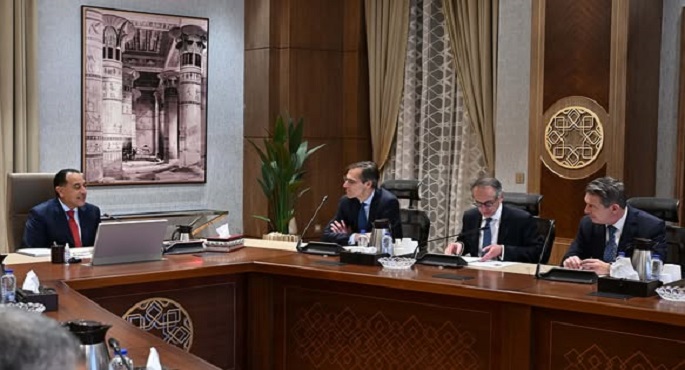 بالصور.. رئيس الوزراء يعرب عن تقديره للعلاقات الاستراتيجية بين مصر والبنك الأوروبى لإعادة الإعمار والتنمية