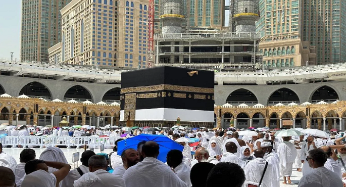 وزارة الحج السعودية: منصة “نسك” تمكن المعتمرين من الحصول على تأشيرة العمرة