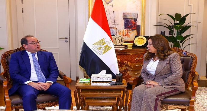 وزيرة التنمية المحلية والقائم بأعمال وزير البيئة ووزير المالية يبحثان عددًا من الملفات المشتركة