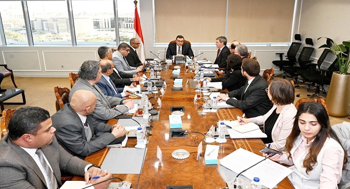 وزير الإسكان يستقبل وفد من بنك الاستثمار الأوروبي لتعزيز التعاون المشترك