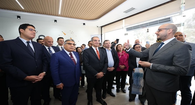خلال زيارته لمحافظة الدقهلية .. وزير الاتصالات وتكنولوجيا المعلومات يزور شركة القمم (qTech) السعودية