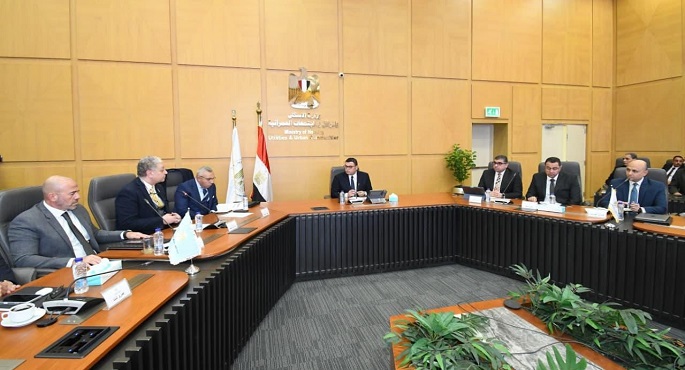 وزير الإسكان يتابع موقف مشروع منطقة الأعمال المركزية بالعاصمة الجديدة
