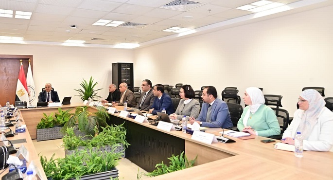 وزير الرى يلتقى ممثلى بنك الاستثمار الأوروبى