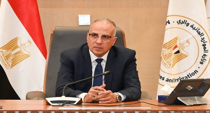 بالصور.. وزير الرى يستعرض موقف أعمال حماية الشواطئ المصرية