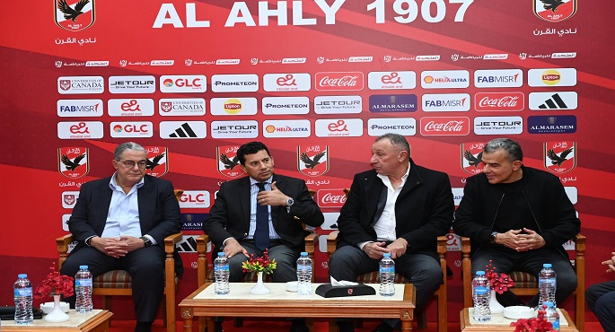 فى إطار جولاته لعدد من الأندية الرياضية.. وزير الشباب والرياضة يلتقى مجلس إدارة النادى الأهلى