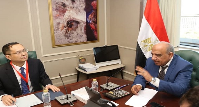 وزير الكهرباء يبحث مع مجموعة صينية تطوير الشراكة القائمة مع قطاع الكهرباء