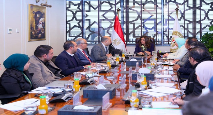 منال عوض تبحث مع قيادات جهاز تنظيم إدارة المخلفات الوضع الراهن لتنفيذ منظومة إدارة المخلفات وسبل التطوير
