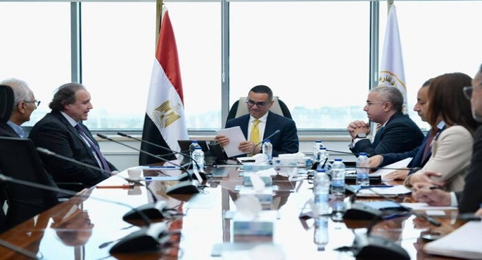 وزير الاستثمار يبحث مع Brandix التوسع فى صناعة الملابس الجاهزة