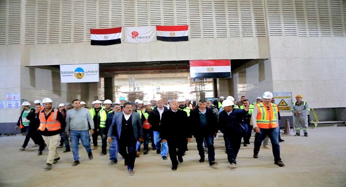 وزير الصناعة والنقل يجرى جولة هامة لمتابعة تقدم أعمال القطار الكهربائى السريع