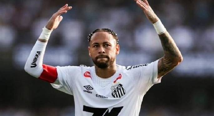 رسمياً.. سانتوس يعلن تمديد عقد نجمه “نيمار” حتى ديسمبر 2026