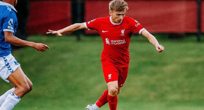 ليفربول يعلن انتقال لاعبه جيمس نوريس نهائيًا إلى شيلبورن الأيرلندى