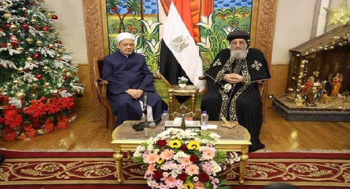 شيخ الأزهر يزور البابا تواضروس ويهنئه والإخوة المسيحيين بأعياد الميلاد