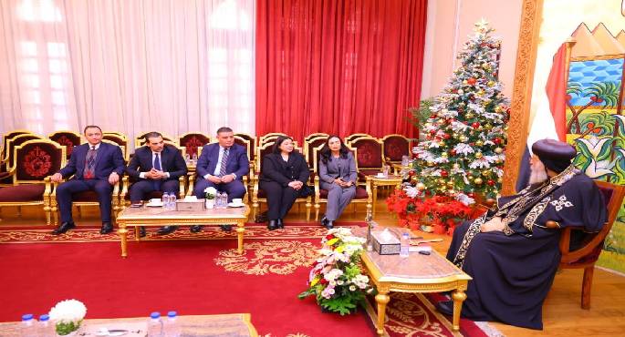 وزيرة التضامن تزور الكاتدرائية المرقسية وتهنئ البابا تواضروس بعيد الميلاد