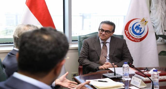 وزير الصحة يبحث مع شركة “فيلبس” توطين صناعة أجهزة الأشعة