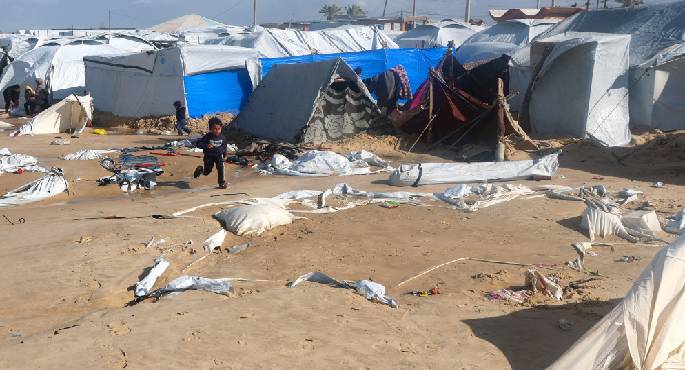 استشهاد 4 فلسطينيين وإصابة آخرين فى قصف إسرائيلى على خيمة للنازحين بجنوب غزة