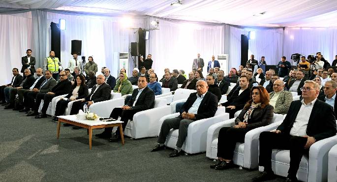 رئيس الوزراء يفتتح المرحلة الأولى من مشروع “أوبيليسك لتوليد الكهرباء من الطاقة الشمسية” بنجع حمادى