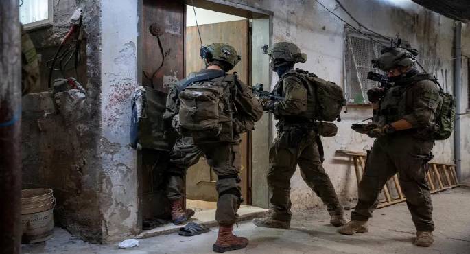 الاحتلال الإسرائيلى يصيب شابا فلسطينيا ويعتقل آخر وينفذ اقتحامات بالضفة الغربية